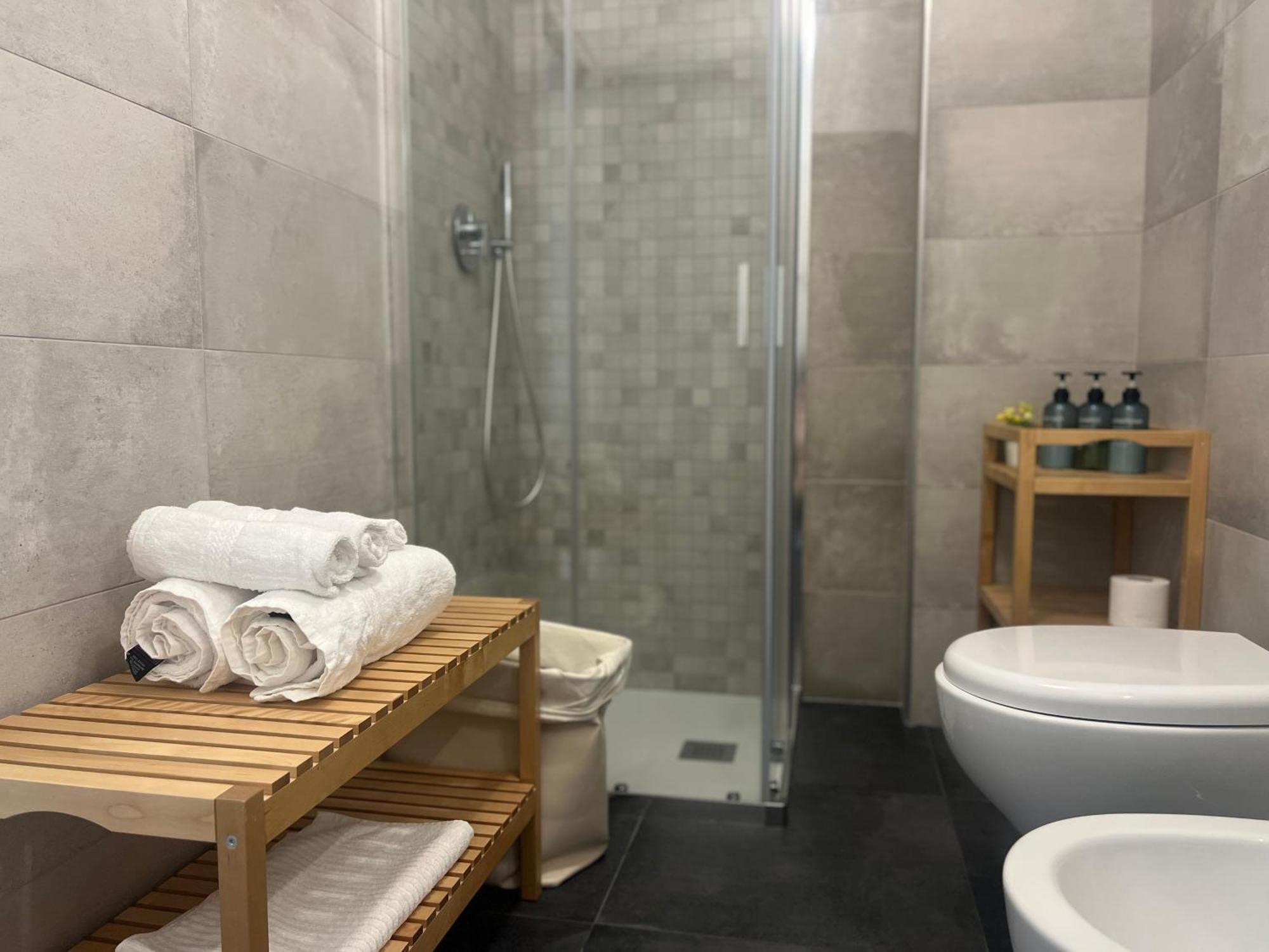 شقة Regina Milano In Melegnano - Wifi, Breakfast Box And Terrace المظهر الخارجي الصورة